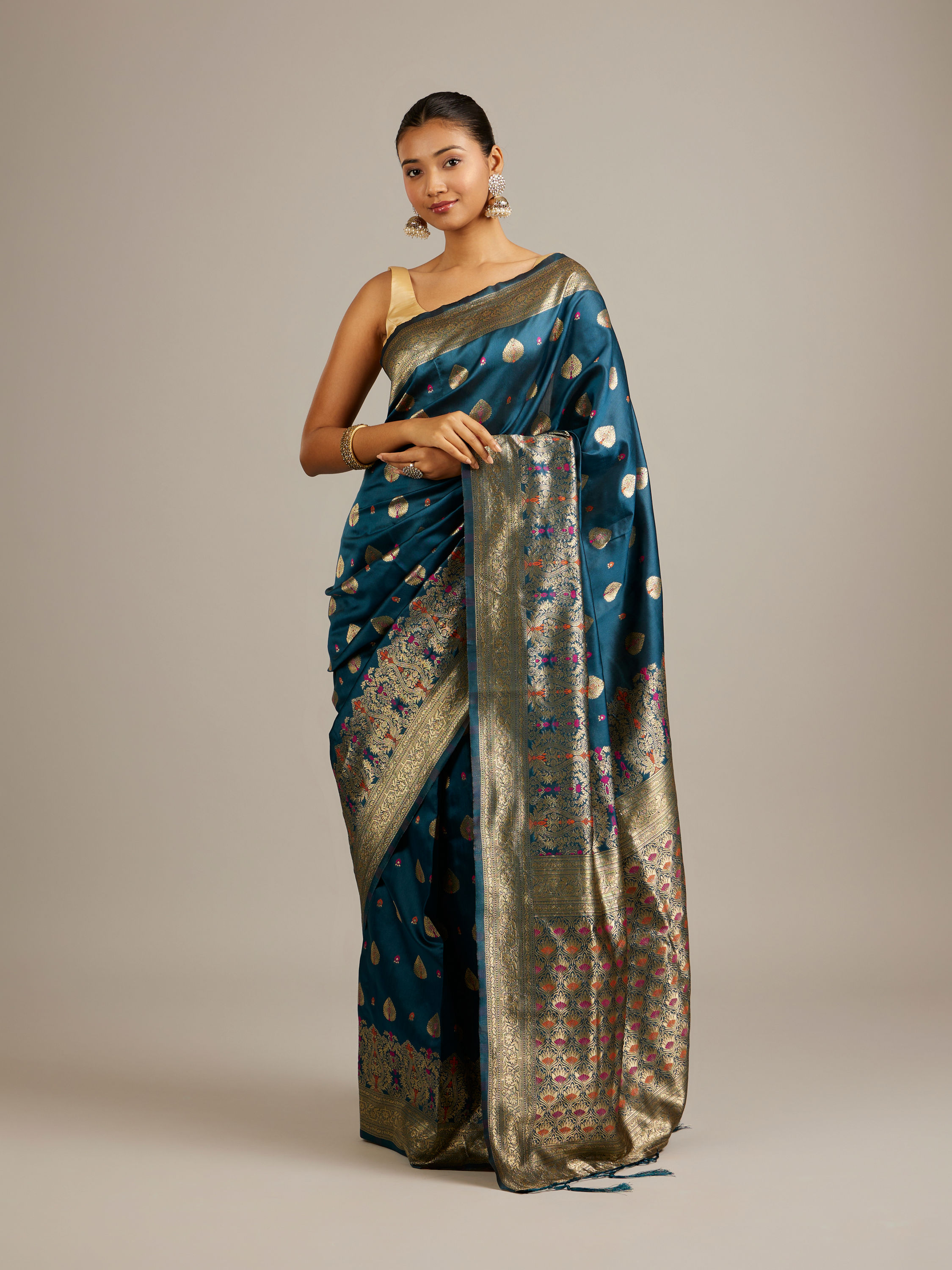 Mohey Women Teal Blue Buta Patterned Saree with Bel Buti Borders And Paisley Motifs