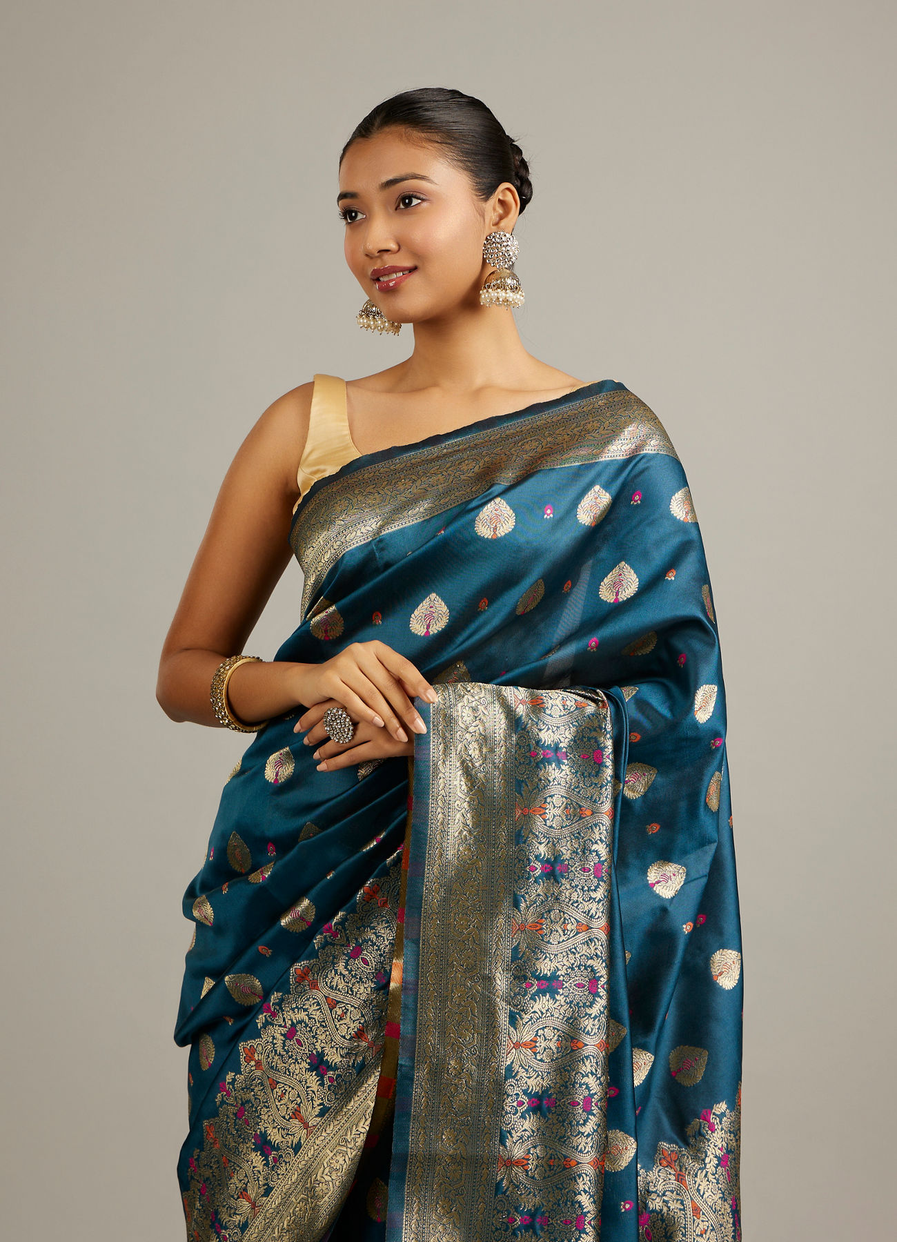 Mohey Women Teal Blue Buta Patterned Saree with Bel Buti Borders And Paisley Motifs