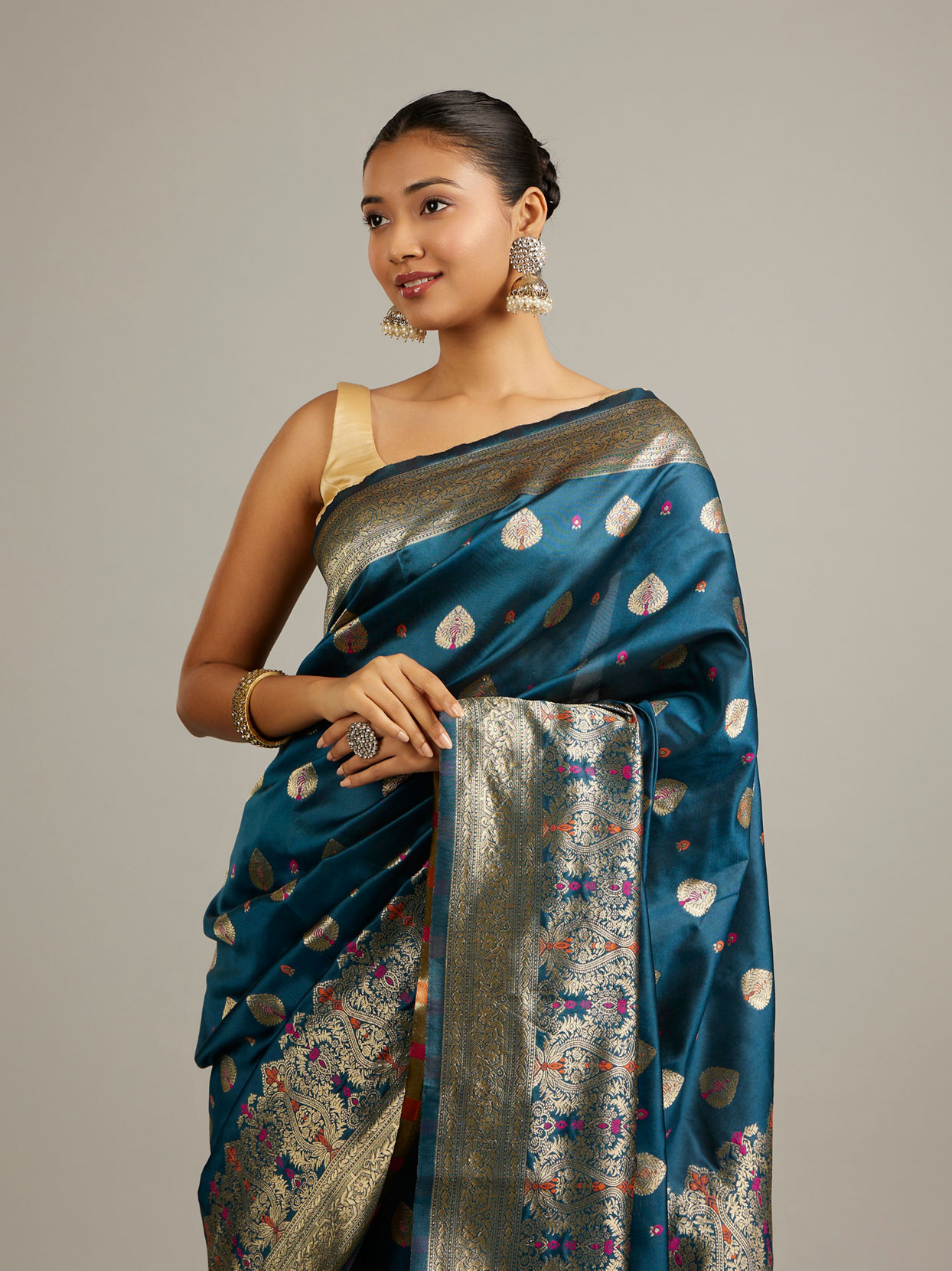 Mohey Women Teal Blue Buta Patterned Saree with Bel Buti Borders And Paisley Motifs