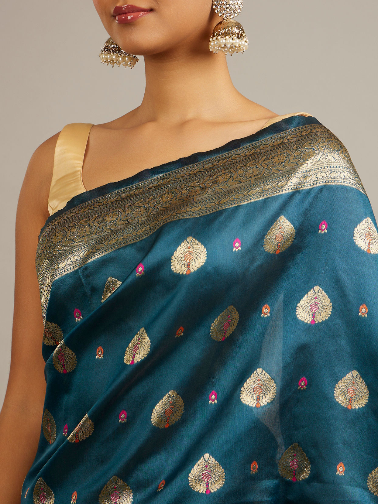 Mohey Women Teal Blue Buta Patterned Saree with Bel Buti Borders And Paisley Motifs