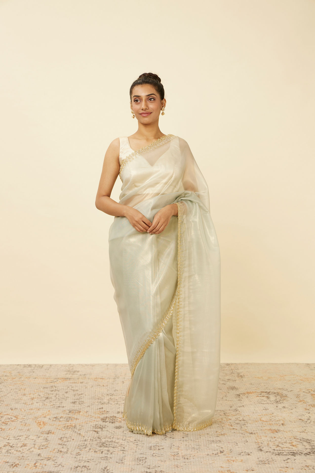 Mohey Women Green Lily Saree with Chevron Patterned Borders