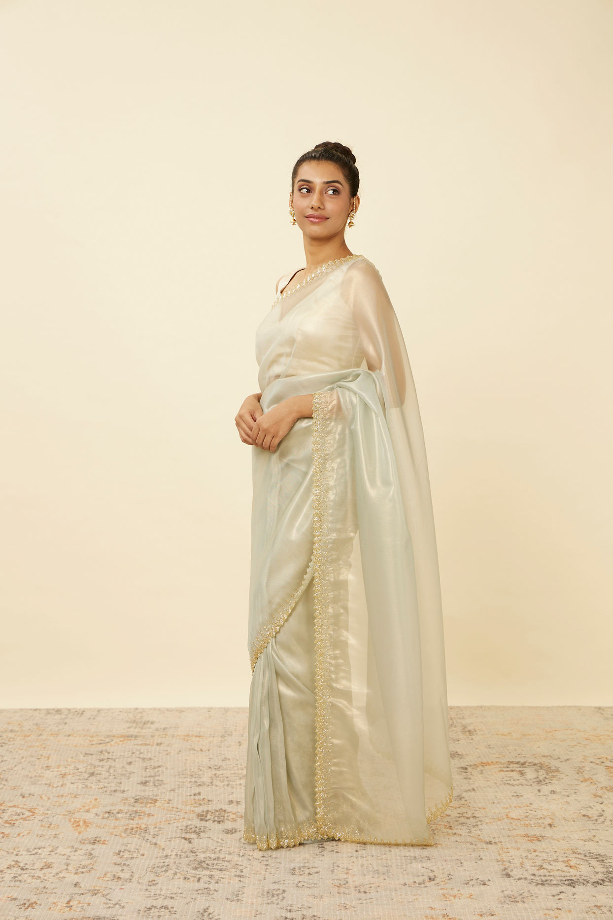 Mohey Women Green Lily Saree with Chevron Patterned Borders