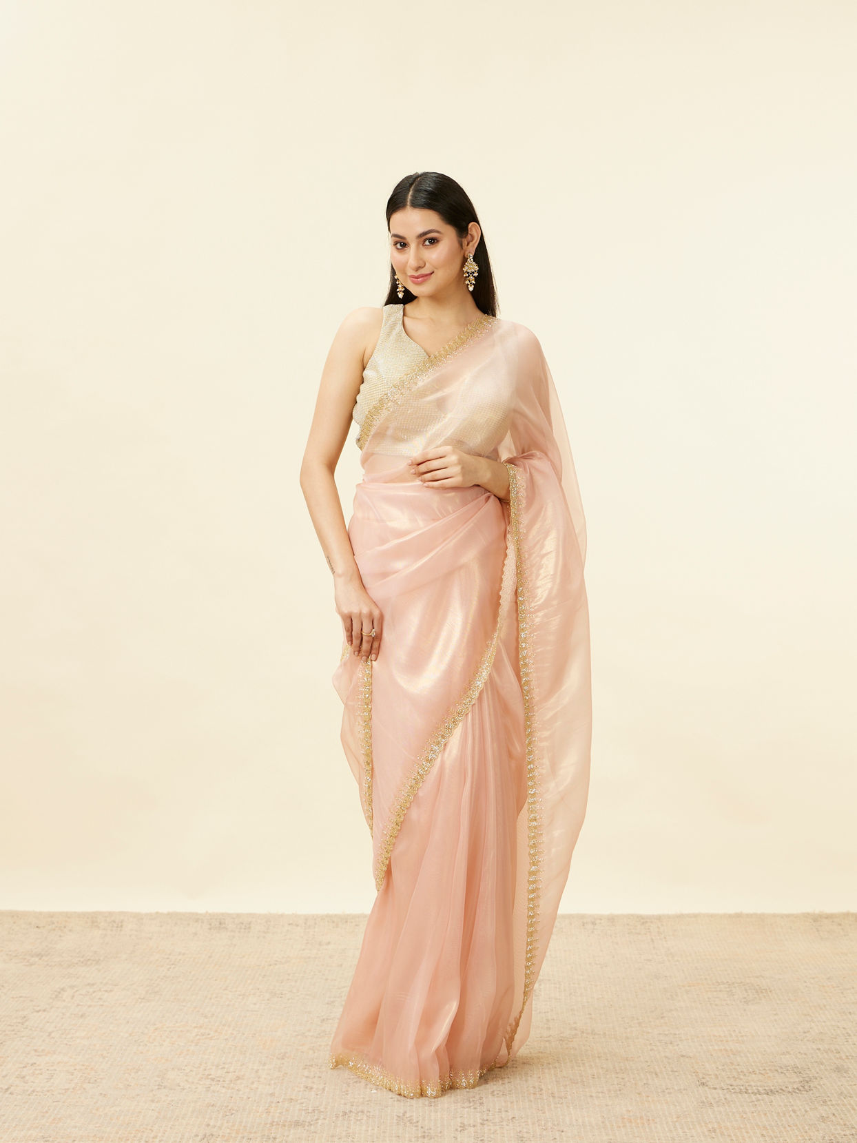 alt message - Mohey Women Coral Pink Cutdana Work Saree image number 0