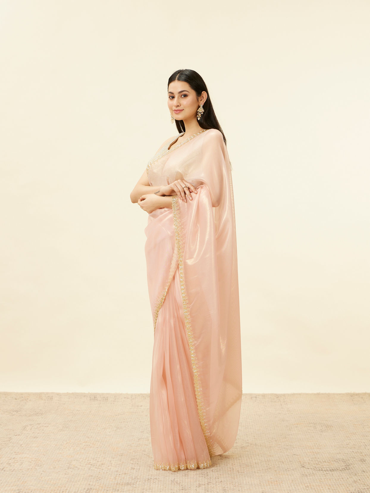 alt message - Mohey Women Coral Pink Cutdana Work Saree image number 3