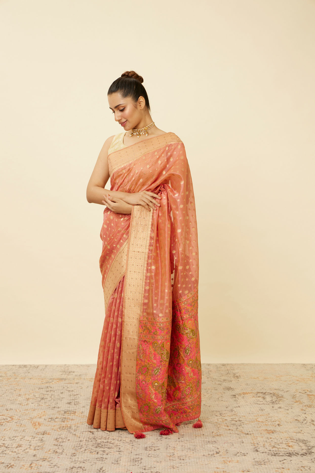 alt message - Mohey Women Shell Pink Chanderi Saree with Botanical Prints image number 3