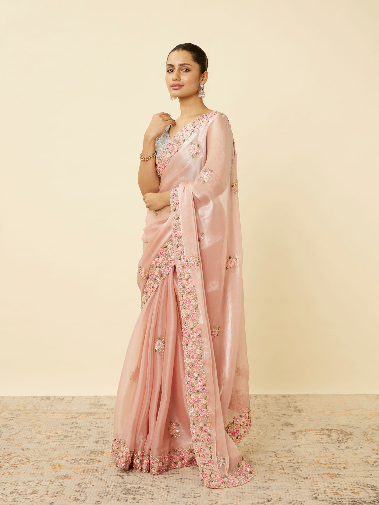 alt message - Mohey Women Rose Shadow Pink Floral Patterned Saree image number 3