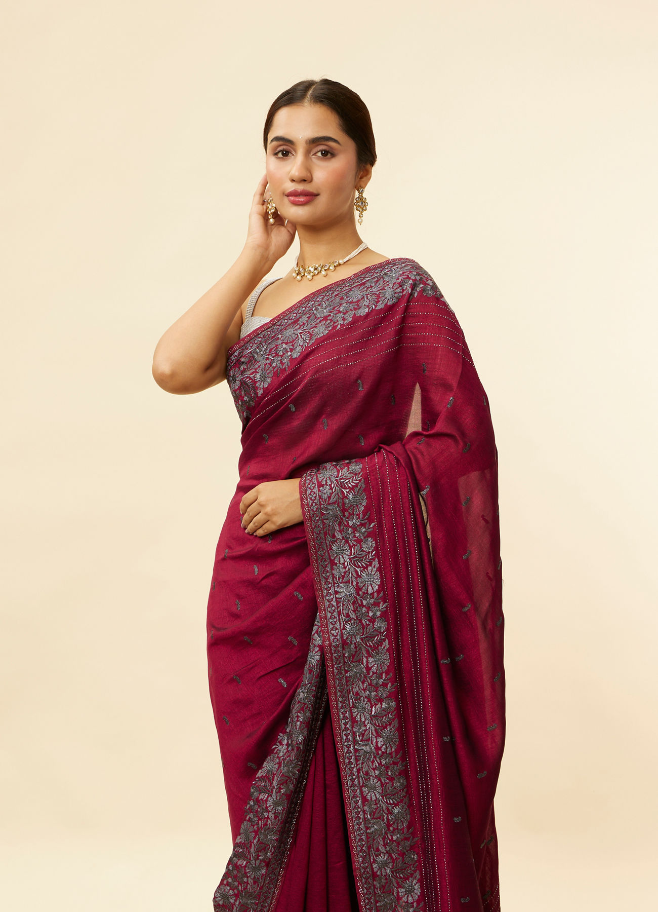 Mohey Women Wine Red Paisley and Floral Patterned Saree