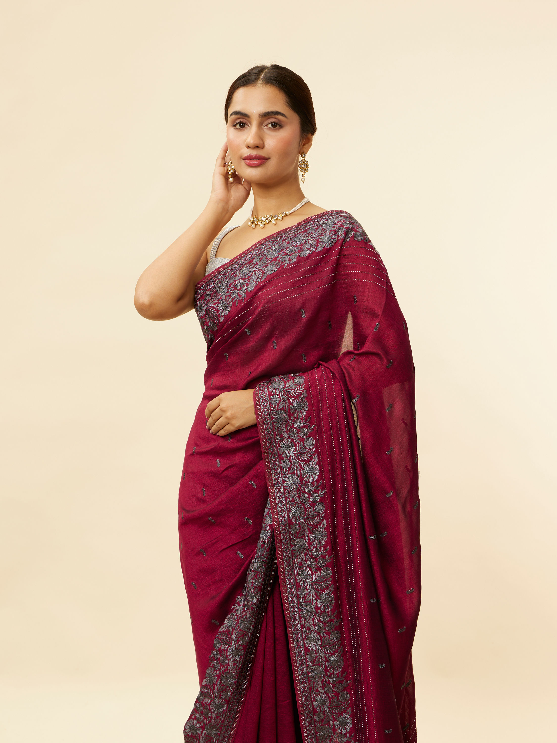 Mohey Women Wine Red Paisley and Floral Patterned Saree