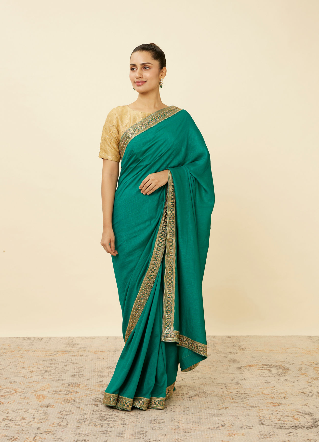 alt message - Mohey Women Teal Green Saree with Geometrical Patterned Borders image number 0