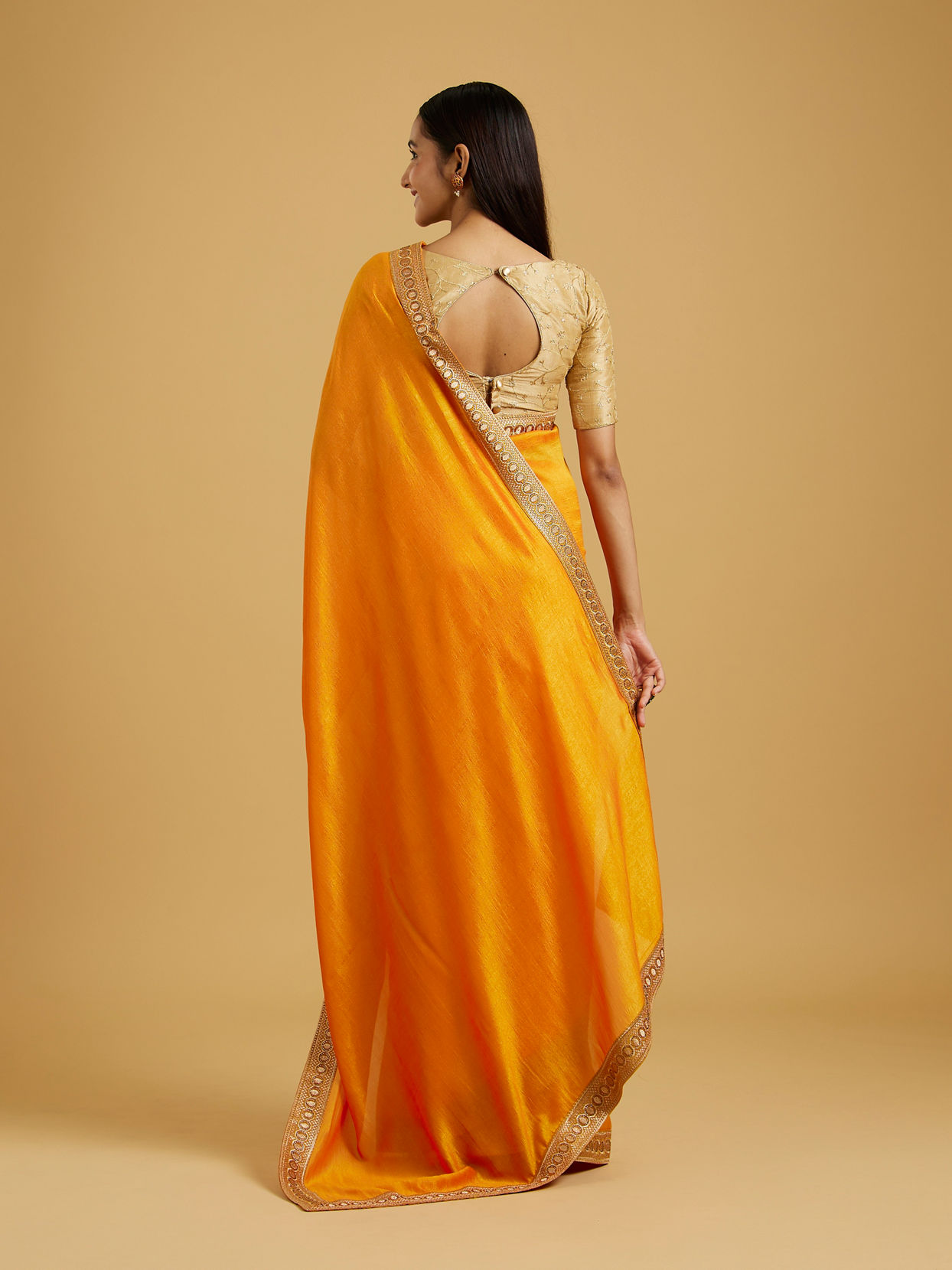 alt message - Mohey Women Mustard Yellow Splendour Saree image number 4