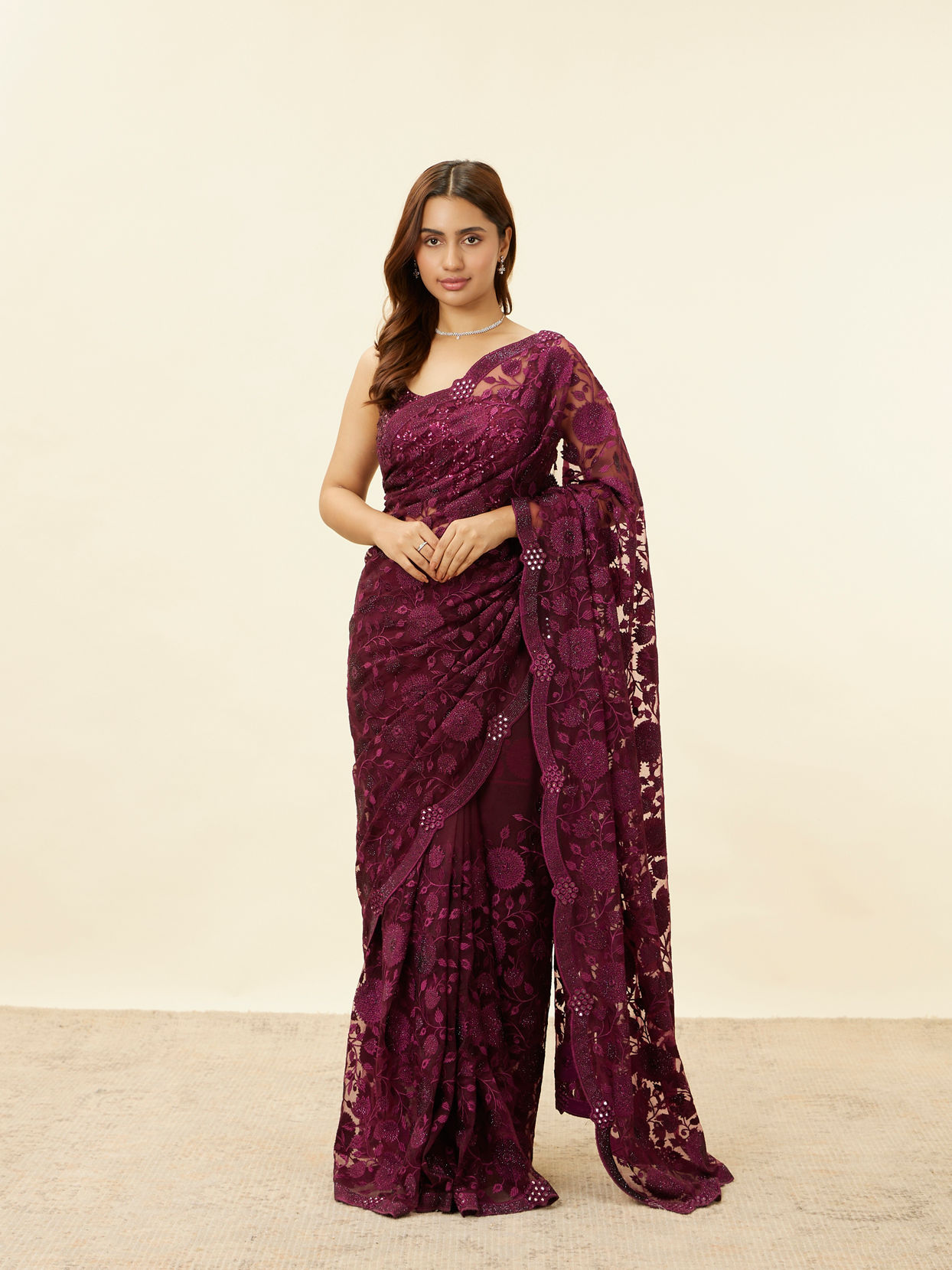 alt message - Mohey Women Wine Red Floral Embroidered Saree image number 0