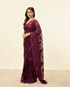 alt message - Mohey Women Wine Red Floral Embroidered Saree image number 3