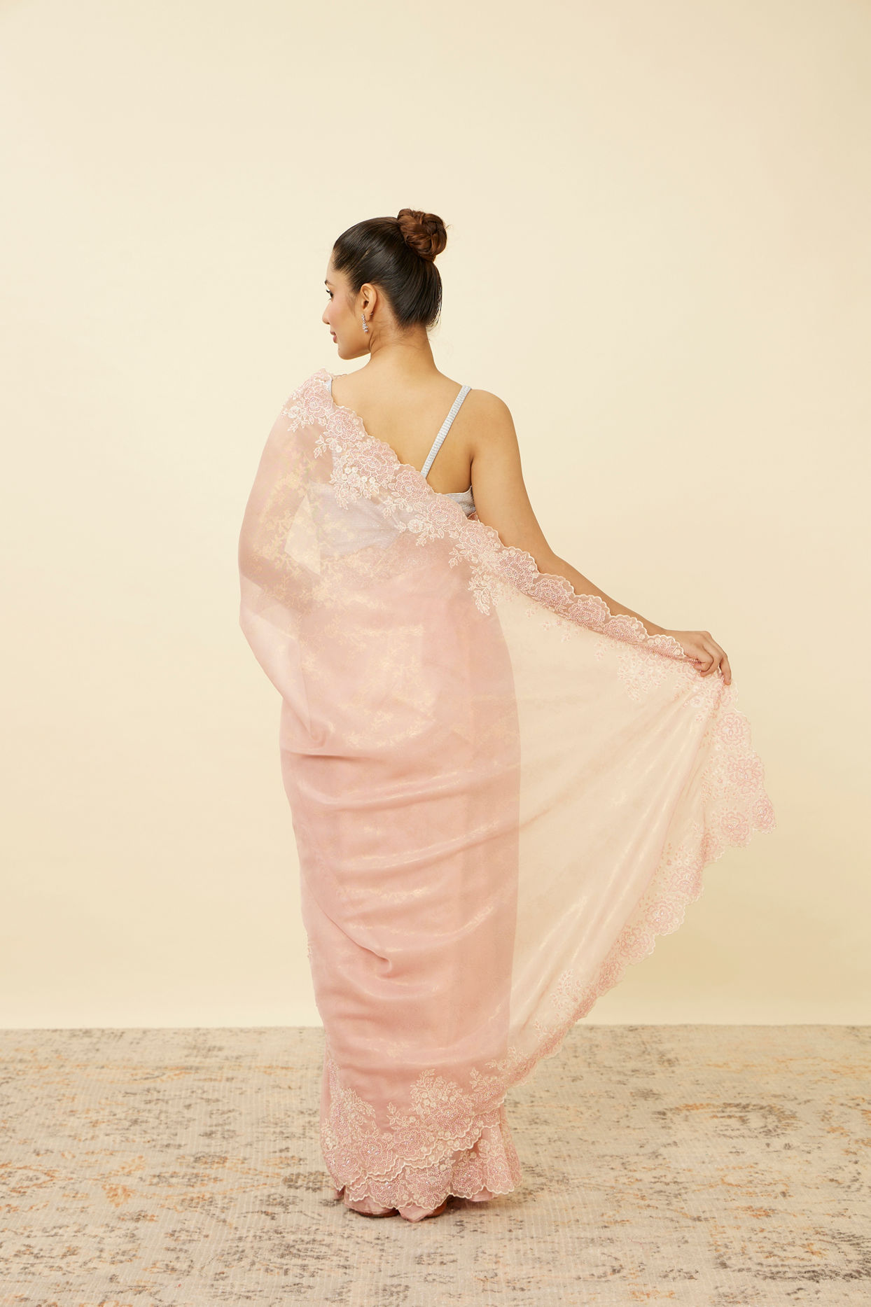 Veiled Rose Pink Saree with Floral Patterns image number 2