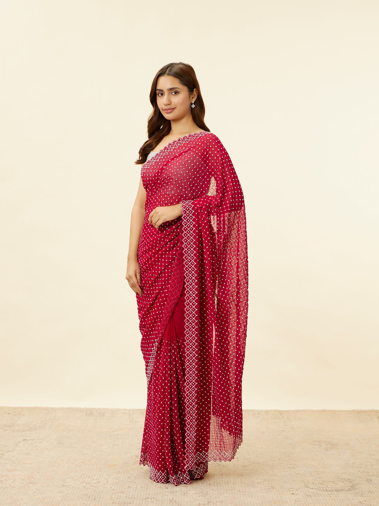 alt message - Mohey Women Berry Red Stone Work Saree image number 3