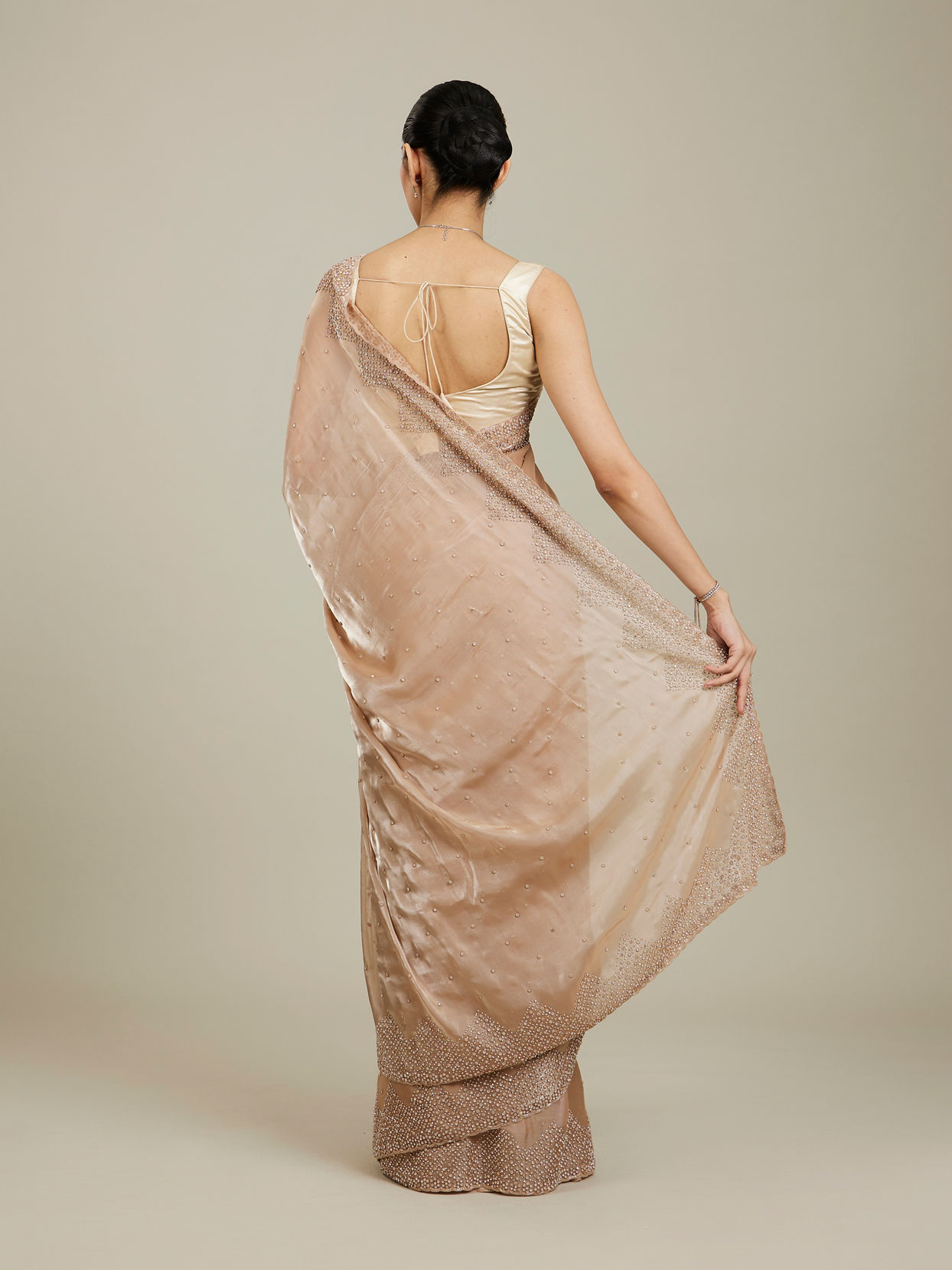 Mohey Women Beige Saree with Mirror Work