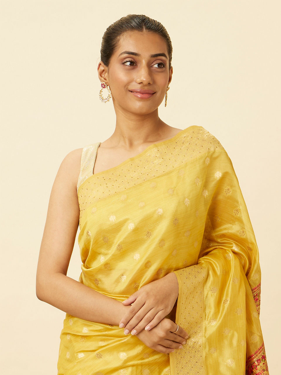 Mohey Women Mustard Yellow Saree with Floral Patterns