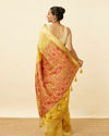 alt message - Mohey Women Mustard Yellow Saree with Floral Patterns image number 2