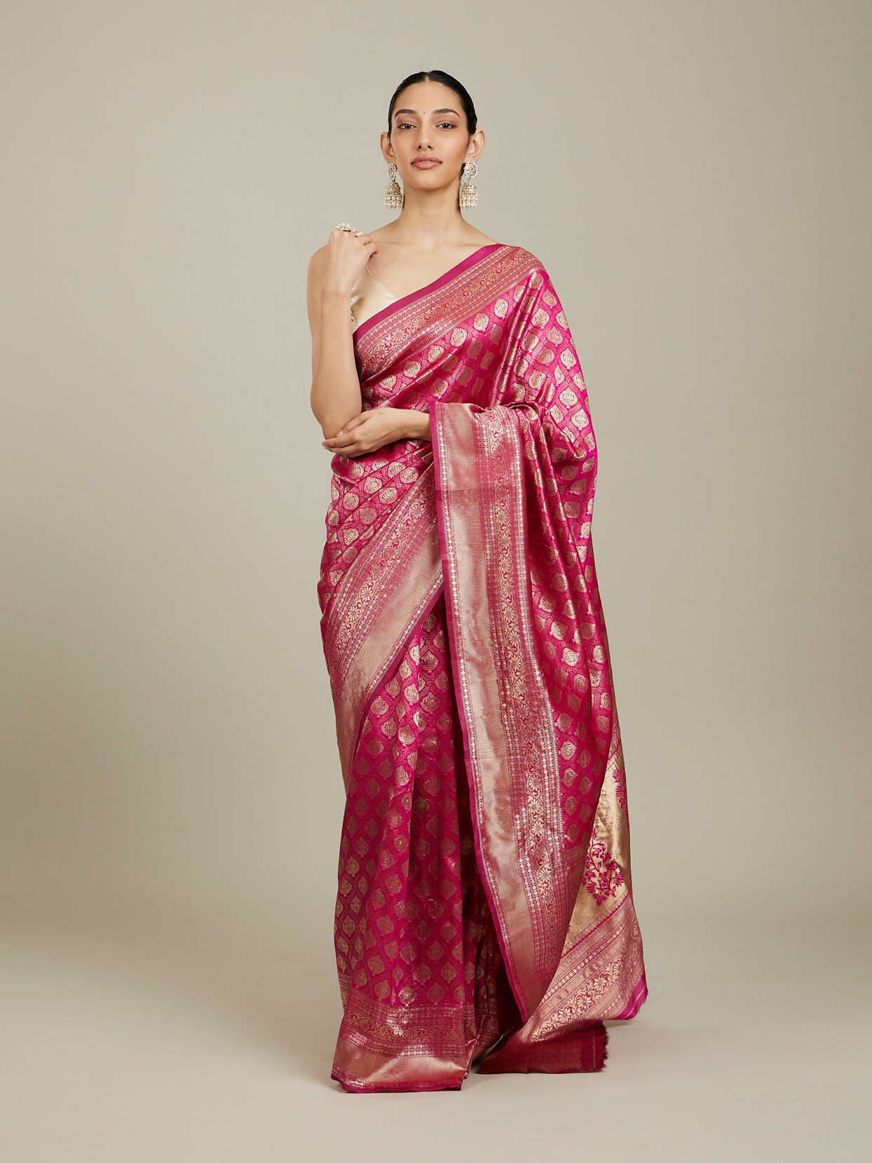 Mohey Women Dark Pink Zari Weaved Saree image number 0