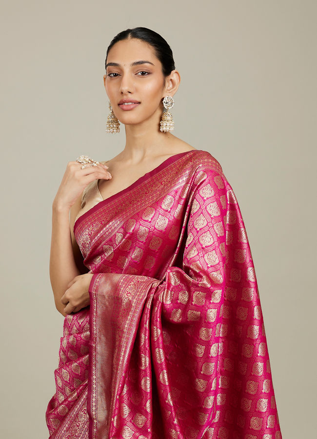 Mohey Women Dark Pink Zari Weaved Saree image number 1