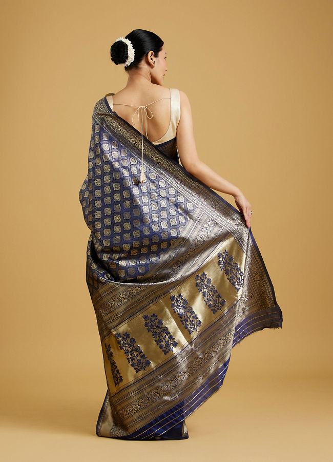 alt message - Mohey Women Indigo Blue Radiance Saree image number 4