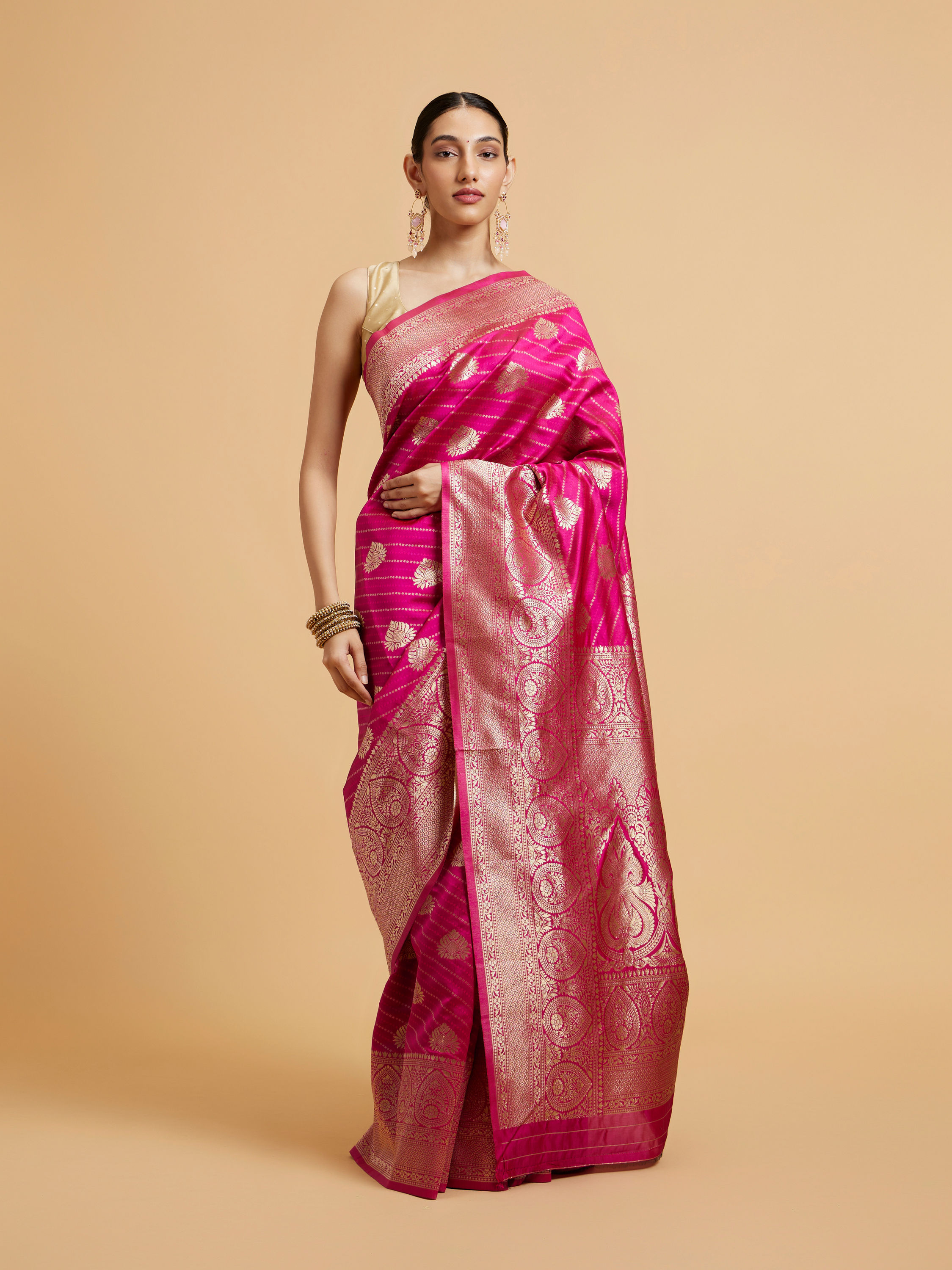 Mohey Women Rani Pink Buta Patterned Saree