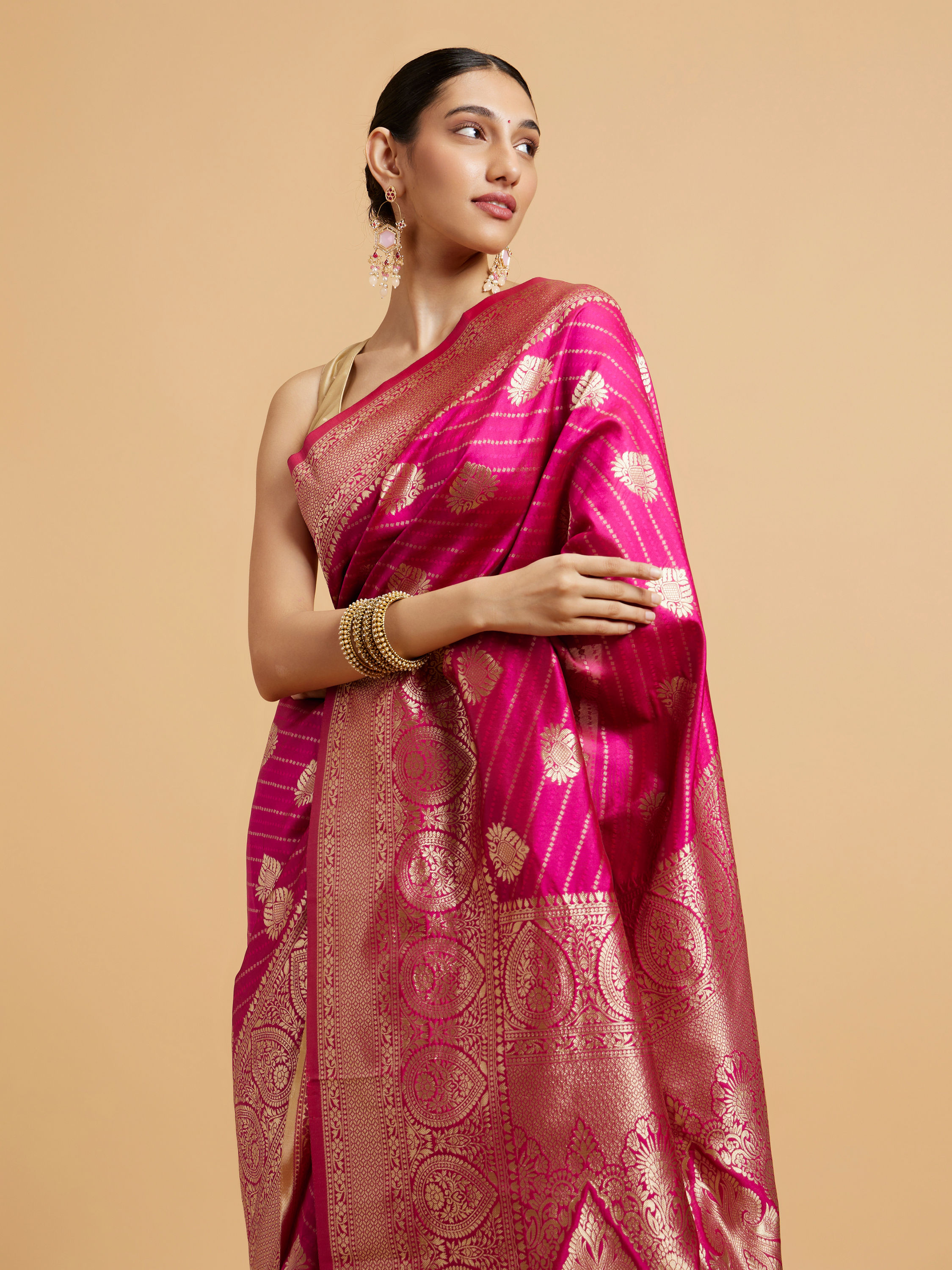 Mohey Women Rani Pink Buta Patterned Saree