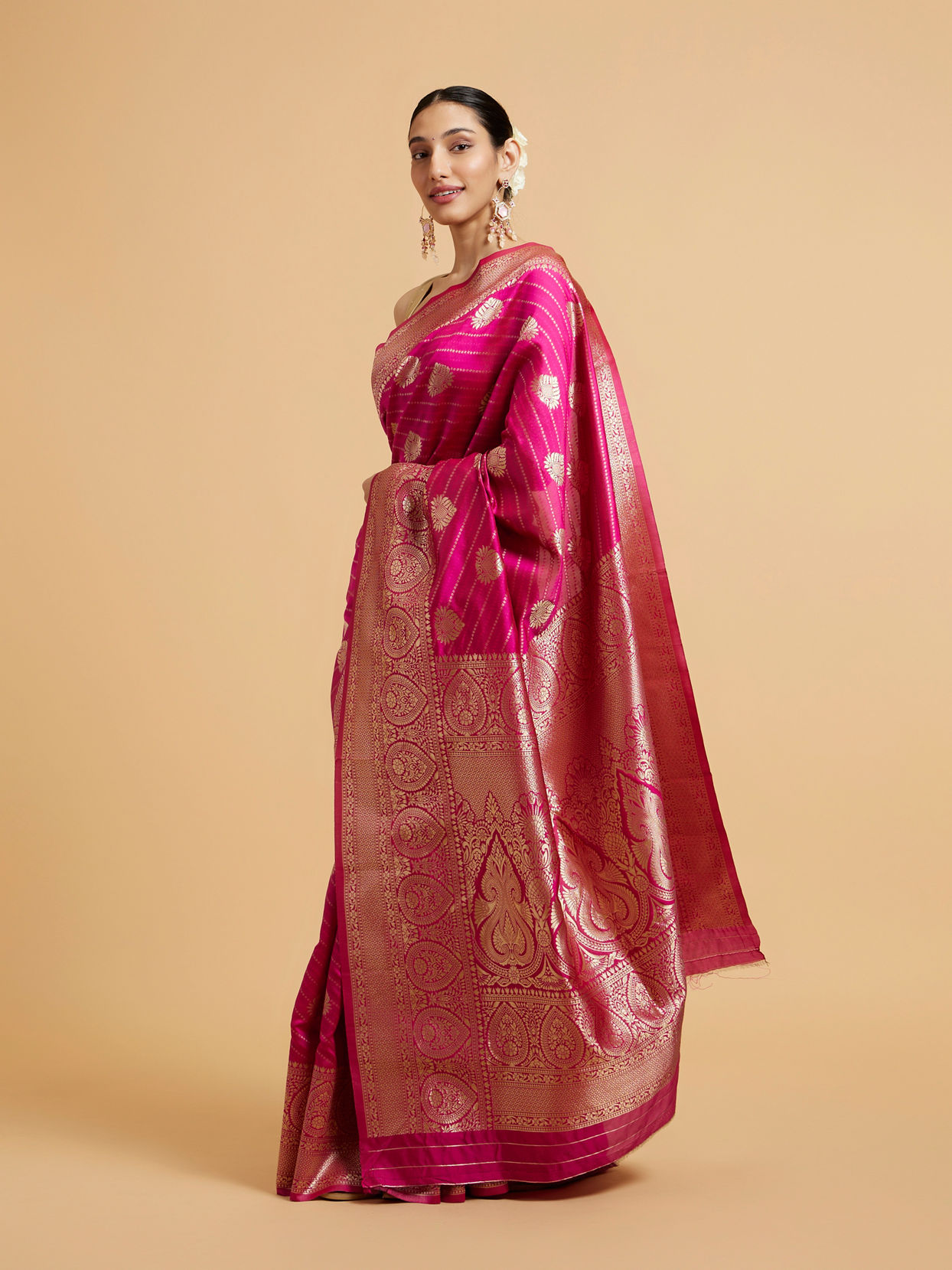 Mohey Women Rani Pink Buta Patterned Saree