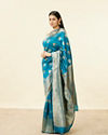 alt message - Mohey Women True Blue Paisley Bordered Saree image number 3