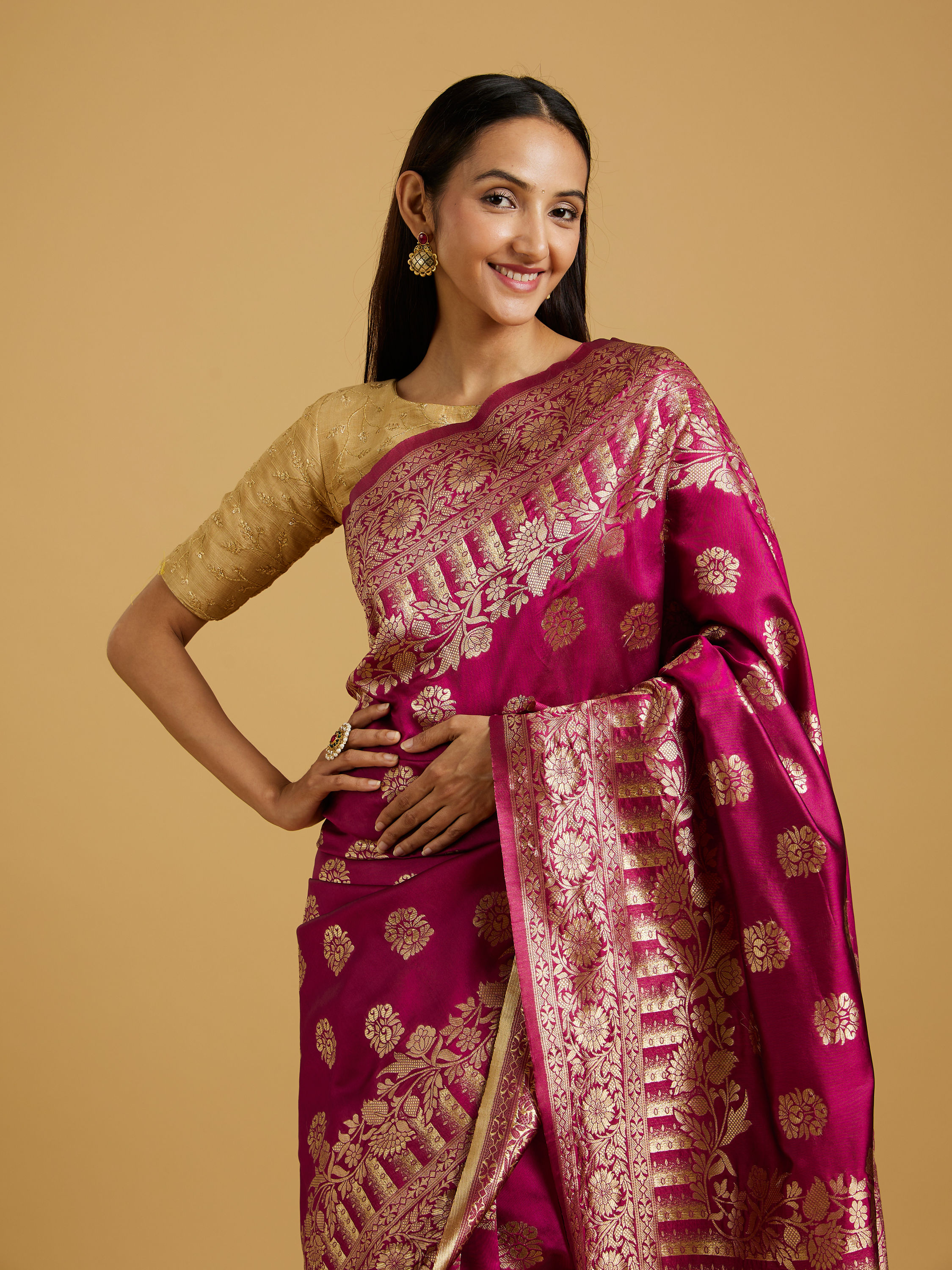 Mohey Women Elegant Wine Saree
