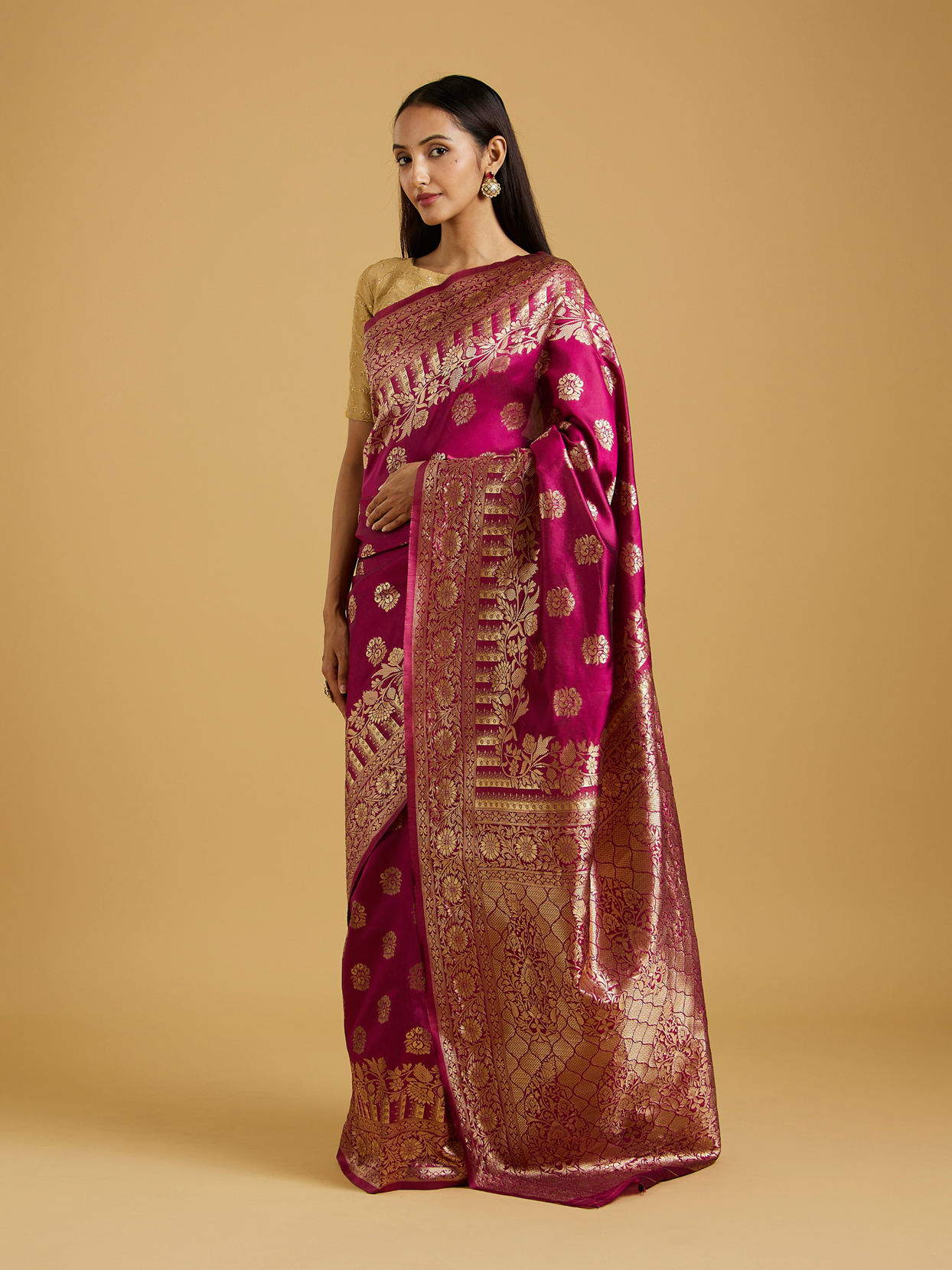 Mohey Women Elegant Wine Saree