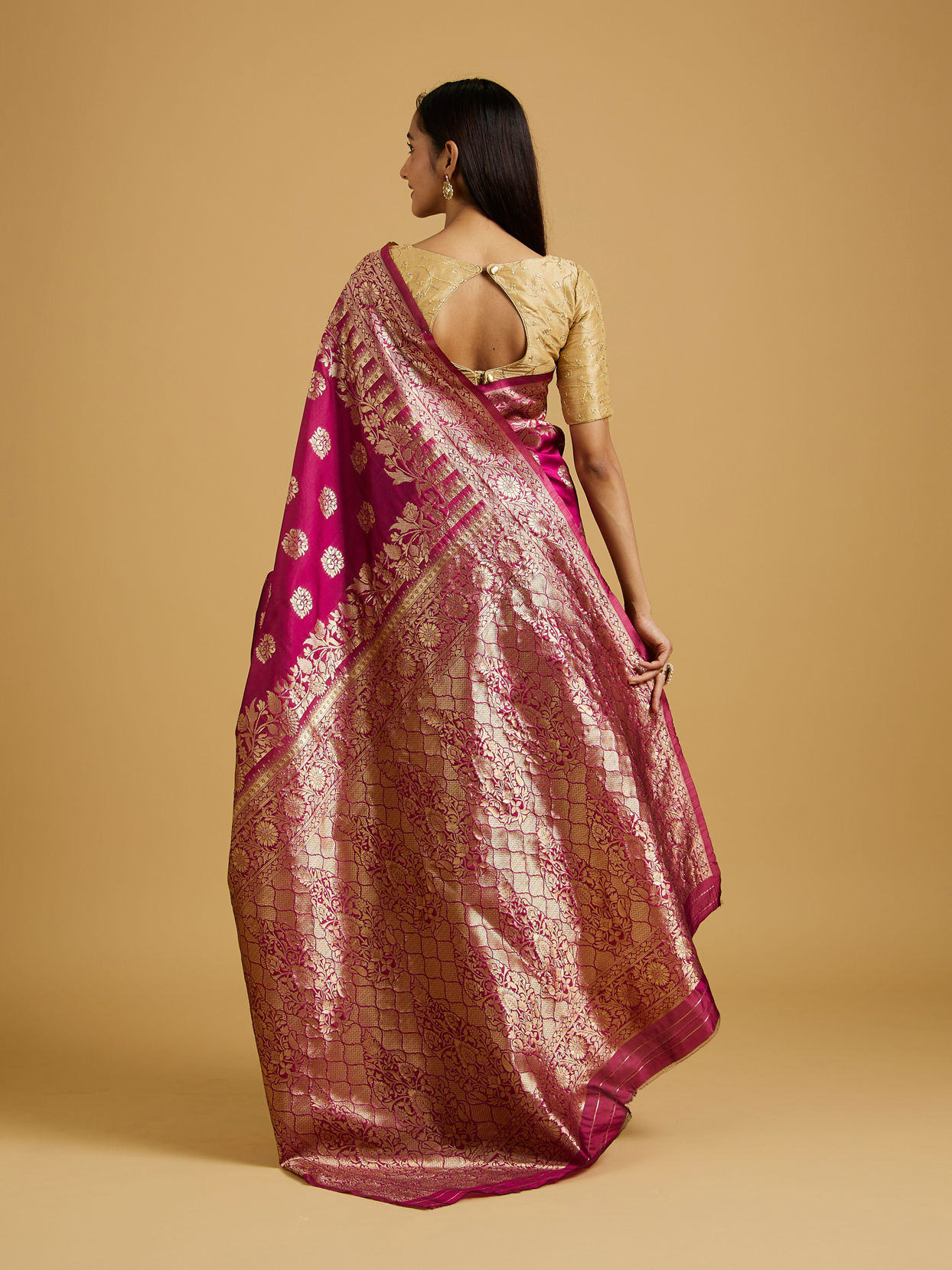 Mohey Women Elegant Wine Saree