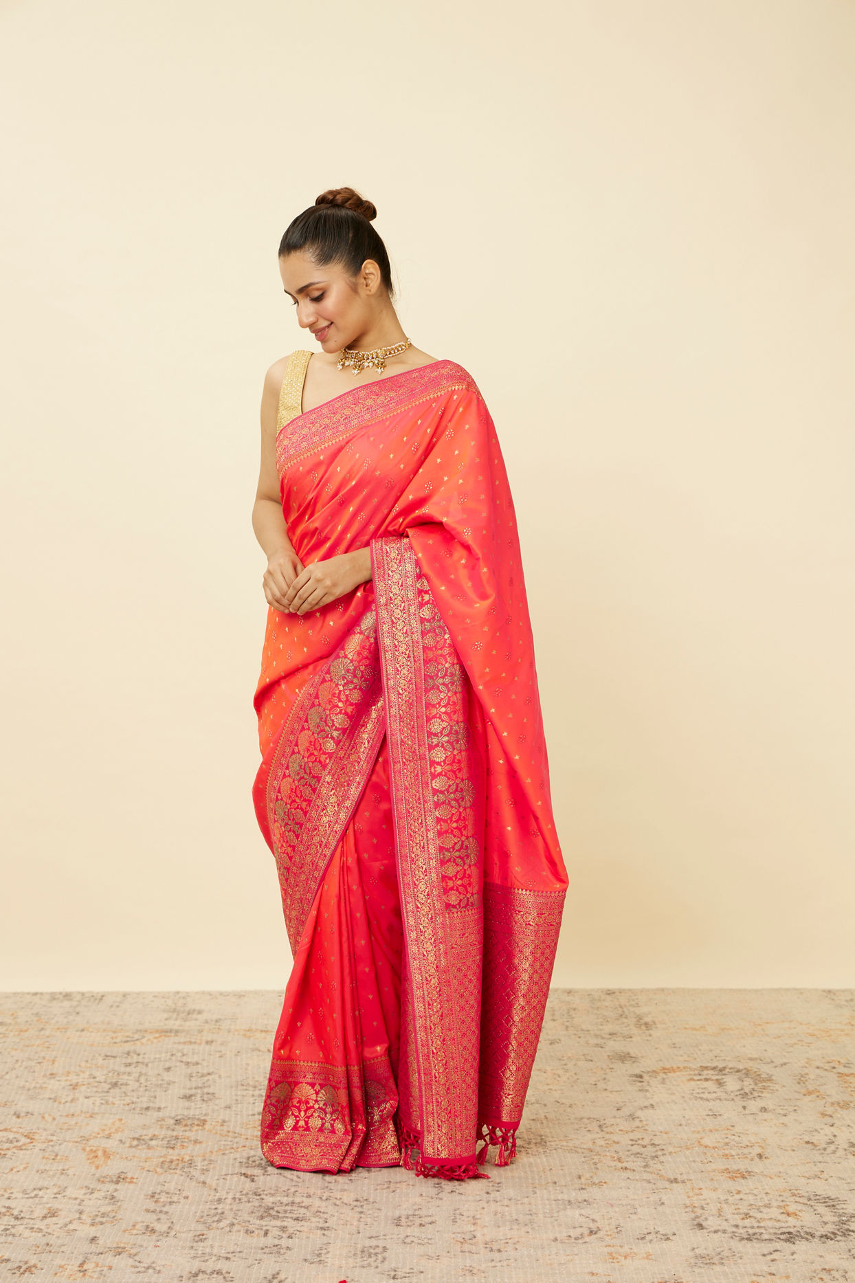 Ruby Pink Saree with Floral Patterns image number 3
