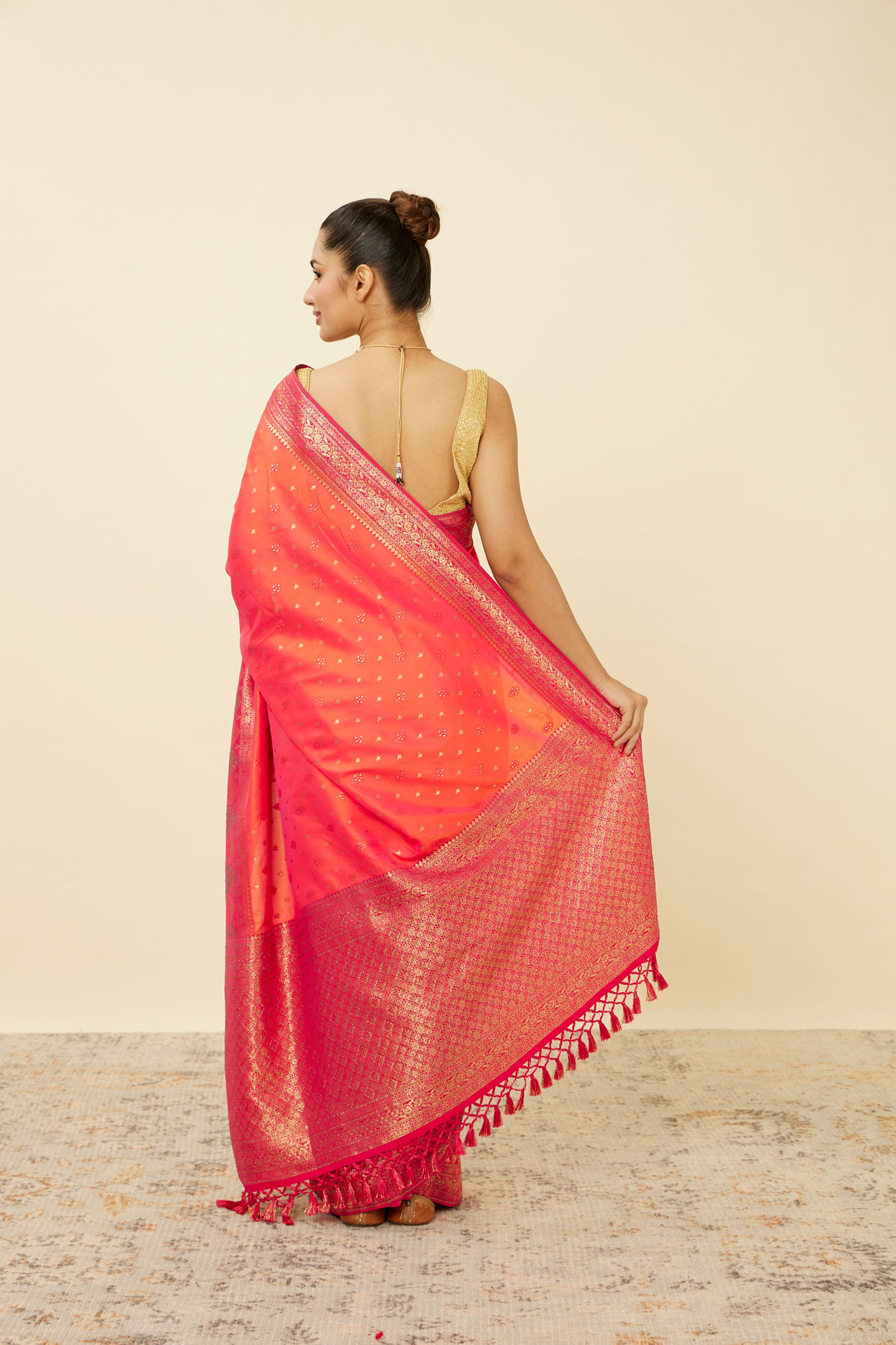 Ruby Pink Saree with Floral Patterns image number 2