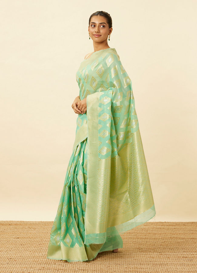 alt message - Mohey Women Mint Green Saree with Diamond Patterns image number 3