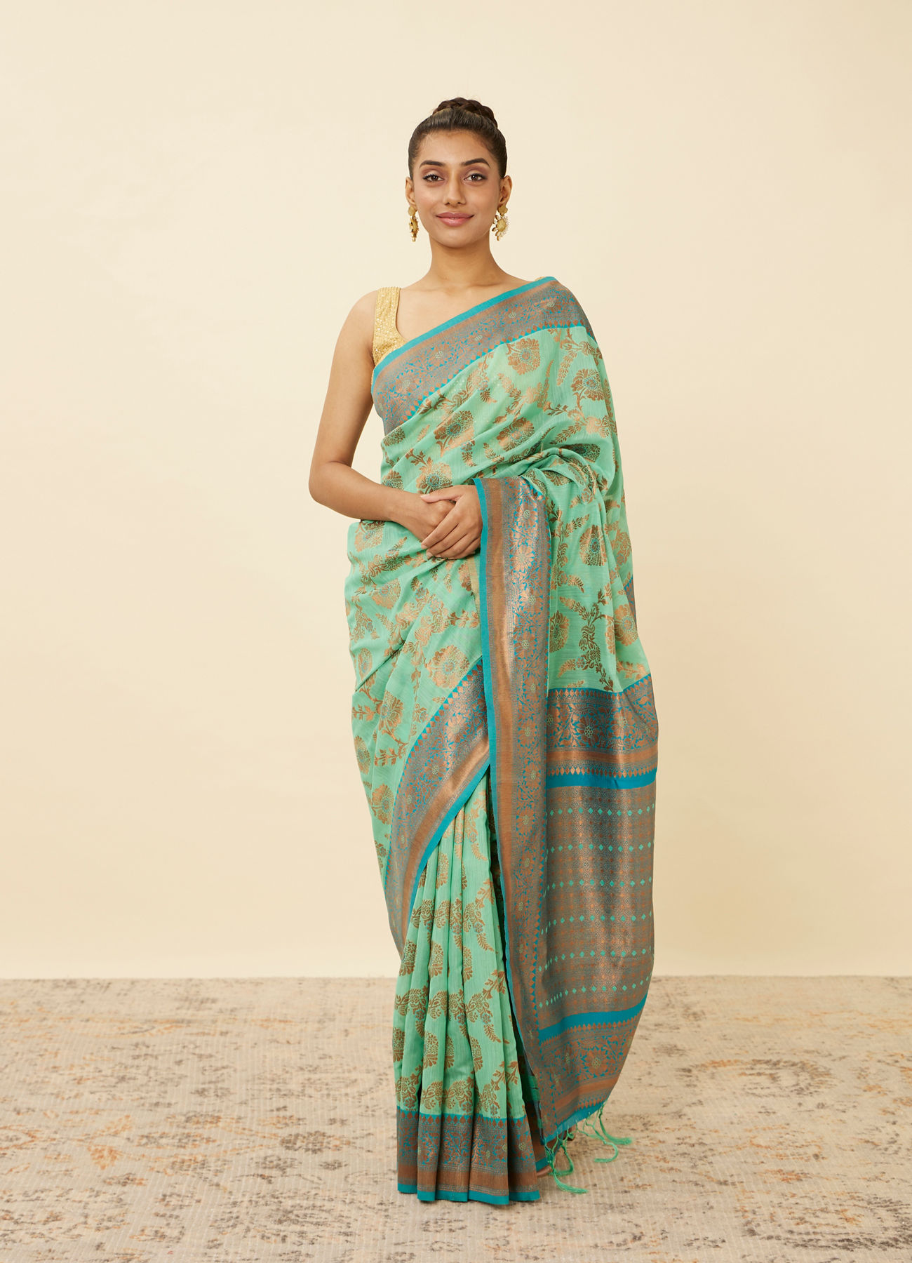 Mohey Women Turquoise Blue Bel Buti Patterned Saree