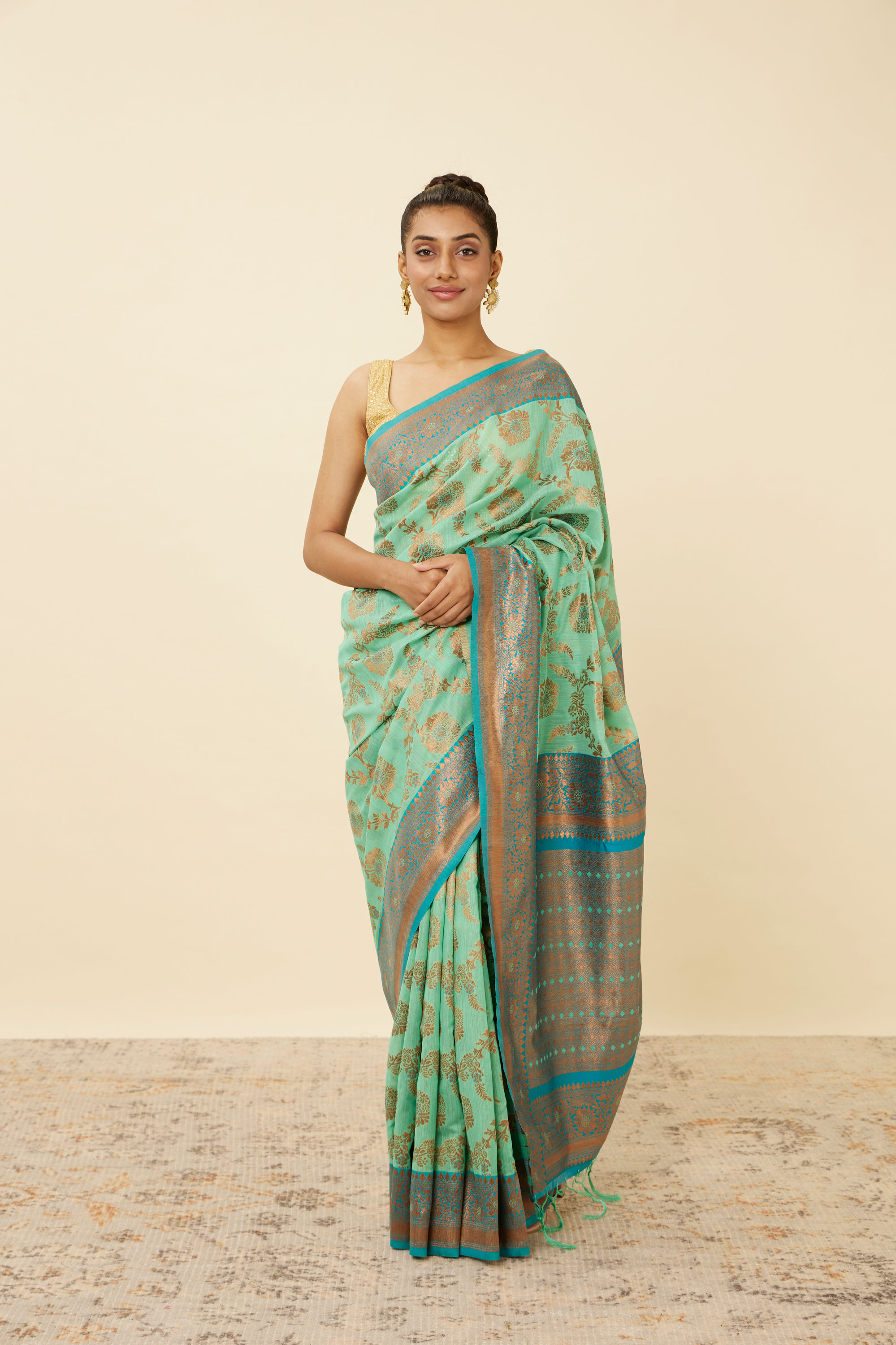 Mohey Women Turquoise Blue Bel Buti Patterned Saree