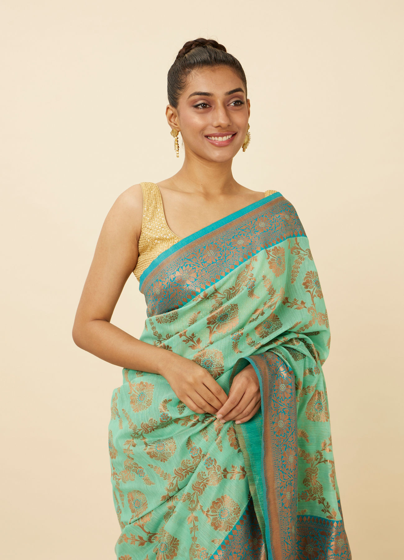 Mohey Women Turquoise Blue Bel Buti Patterned Saree