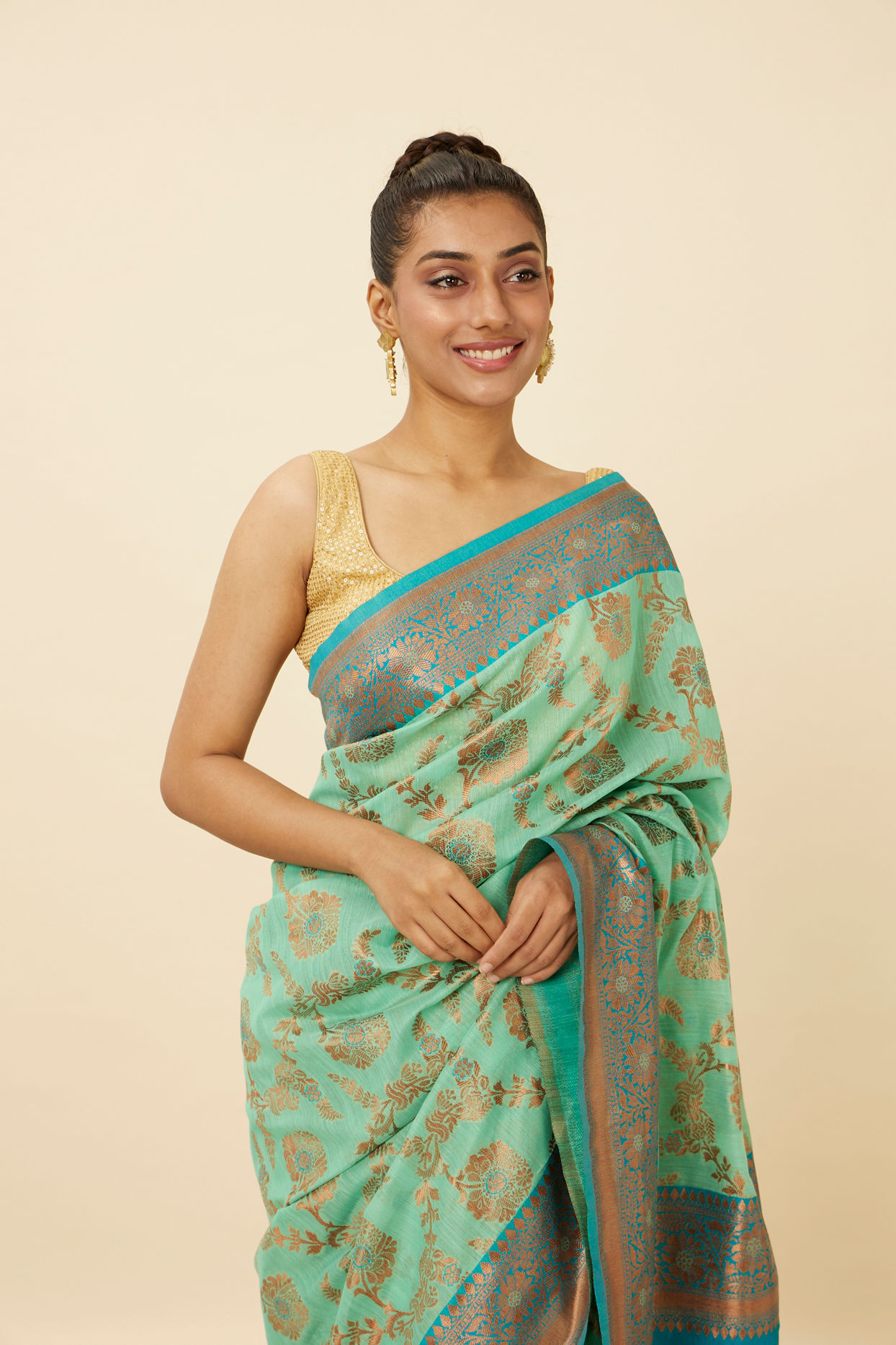 Mohey Women Turquoise Blue Bel Buti Patterned Saree