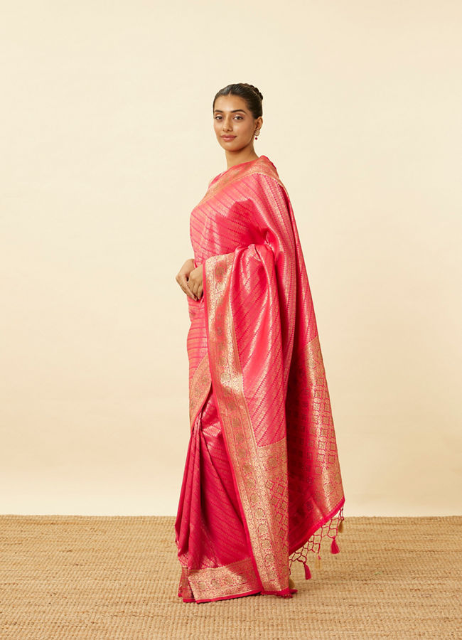 Mohey Women Fuchsia Pink Floral Patterned Saree