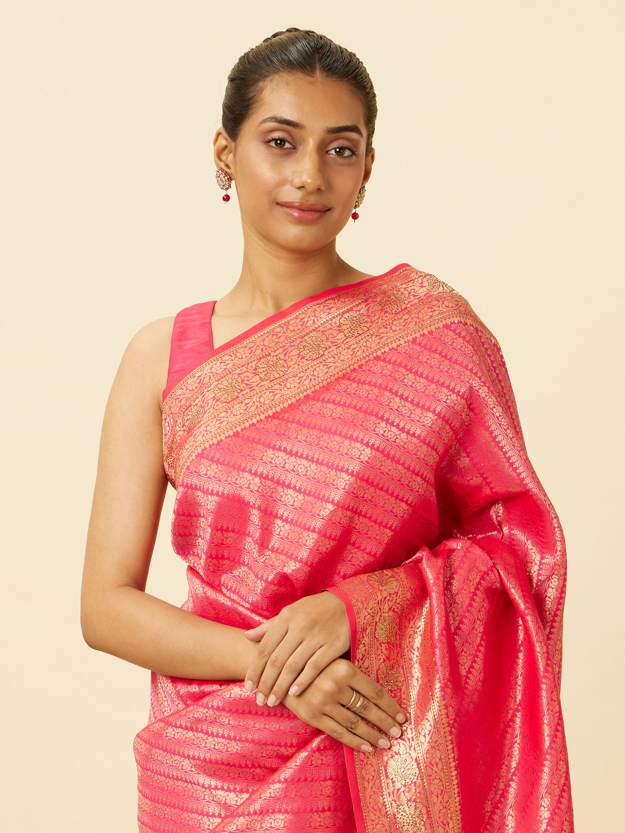 alt message - Mohey Women Fuchsia Pink Floral Patterned Saree image number 1