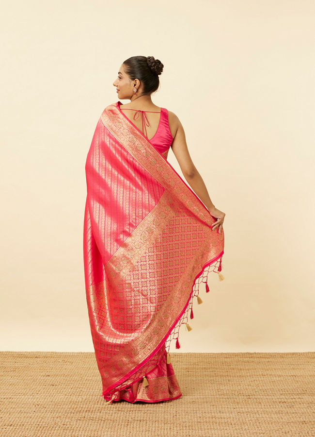 Fuchsia Pink Floral Patterned Saree image number 2