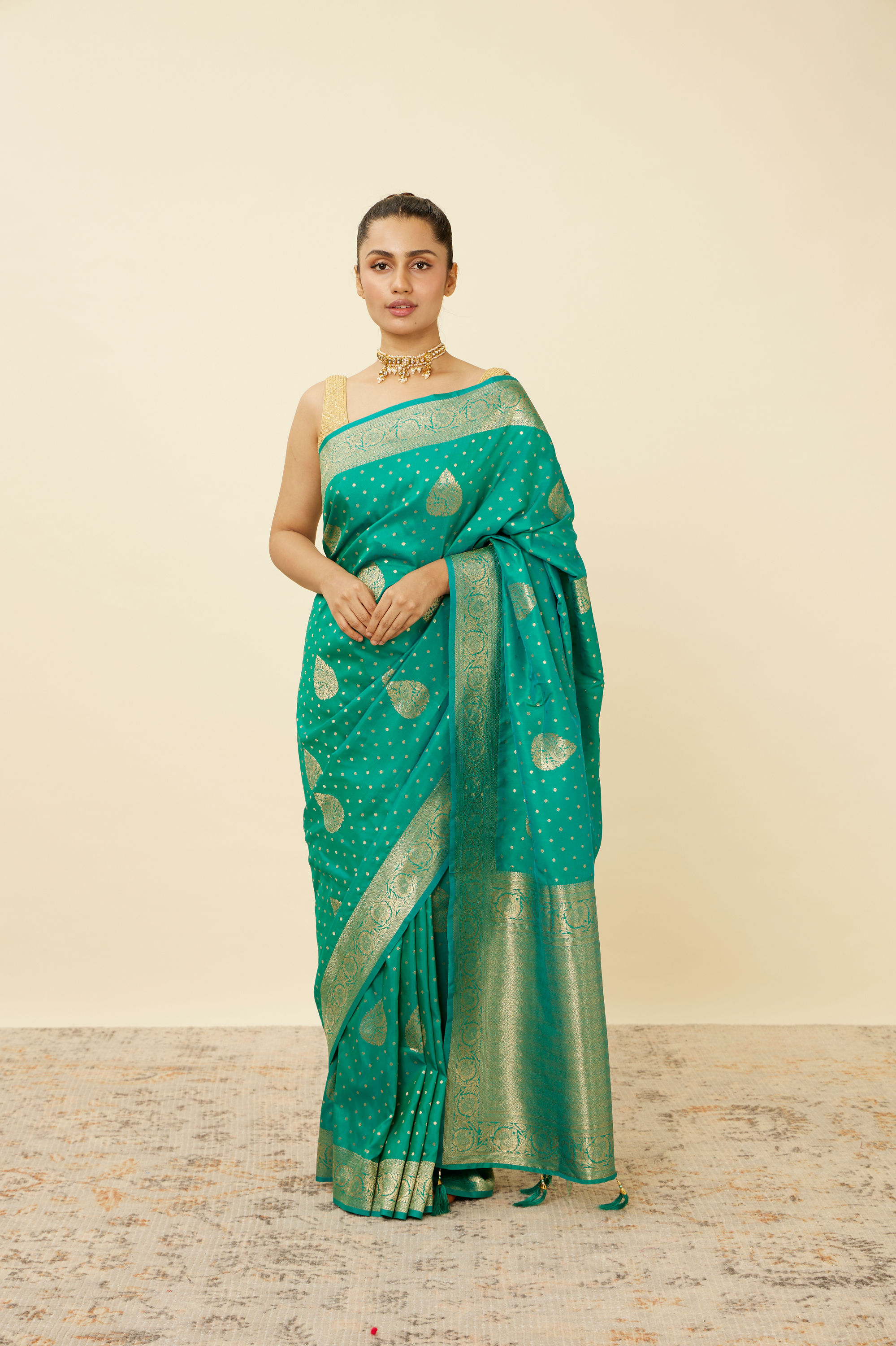 Mohey Women Turquoise Green Saree with Peacock Patterns