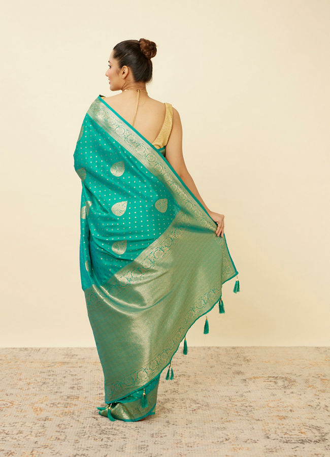 alt message - Mohey Women Turquoise Green Saree with Peacock Patterns image number 2