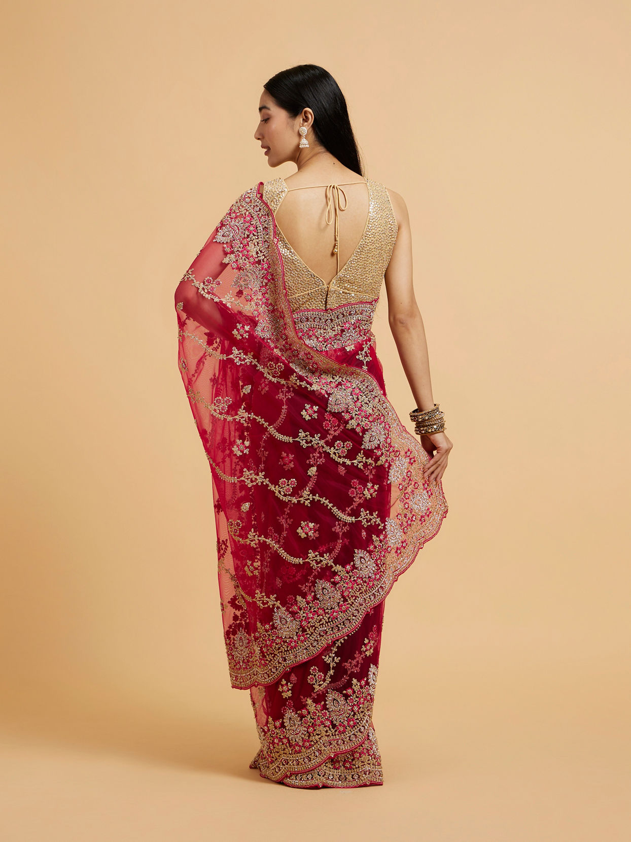 alt message - Mohey Women Rani Red Floral Bel Embroidered Saree with Scallop Borders & Stone Studded Buta Embroidery image number 4