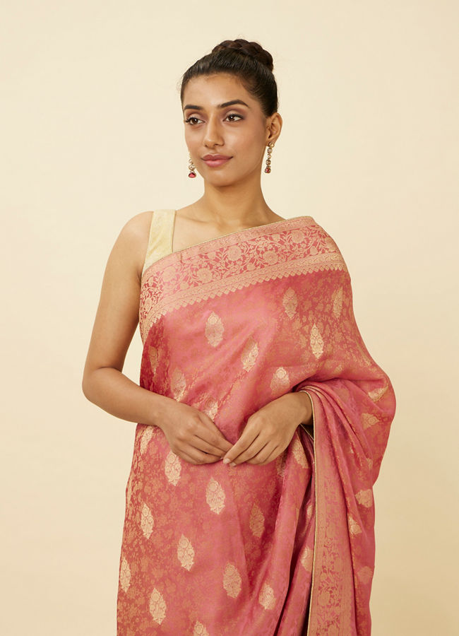 alt message - Mohey Women Flamingo Pink Saree with Floral Medallion Patterns image number 1