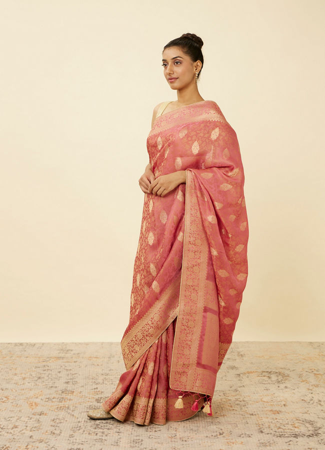 alt message - Mohey Women Flamingo Pink Saree with Floral Medallion Patterns image number 3