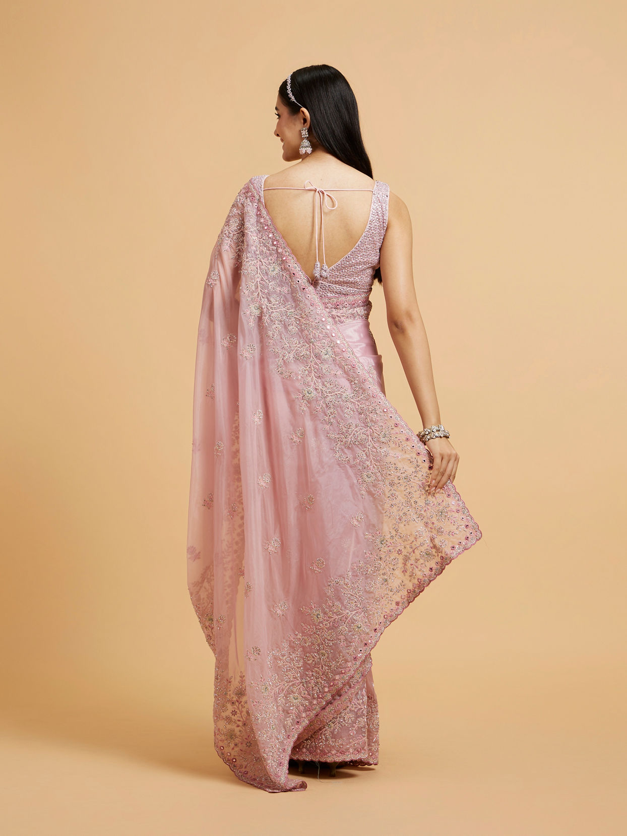 alt message - Mohey Women Baby Pink Buta Embroidered Saree with Mirror & Sequin Work image number 4