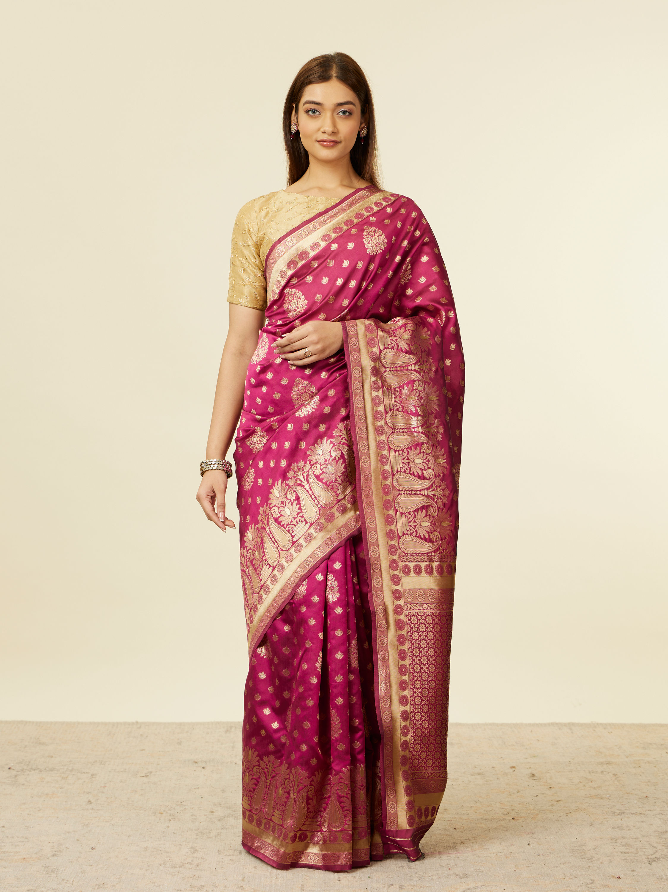 Mohey Women Mauve Wine Paisley Patterned Saree