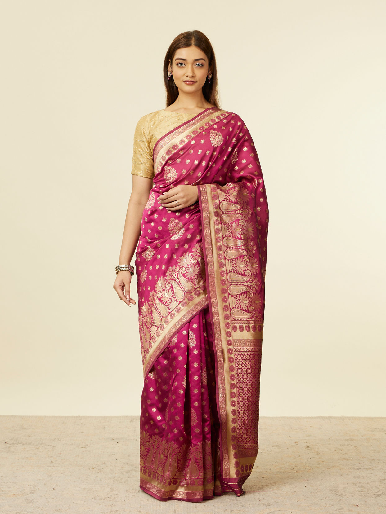 Mohey Women Mauve Wine Paisley Patterned Saree image number 0