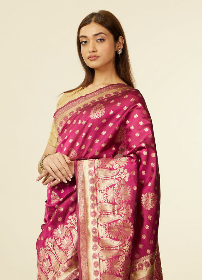 Mohey Women Mauve Wine Paisley Patterned Saree image number 1